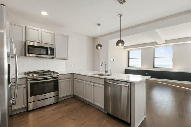 50 W Broad Street, 2403, Columbus, OH 43215