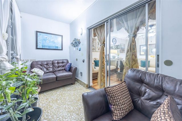 4751 NW 21st St 210, Lauderhill, FL 33313