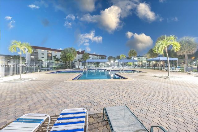 4751 NW 21st St 210, Lauderhill, FL 33313