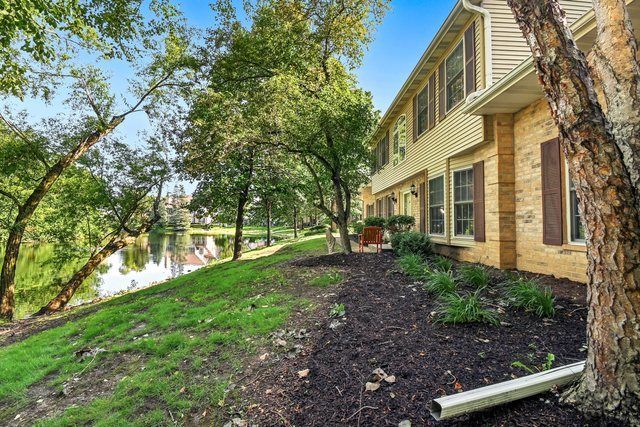 1544 Laurel Oaks Drive, Streamwood, IL 60107