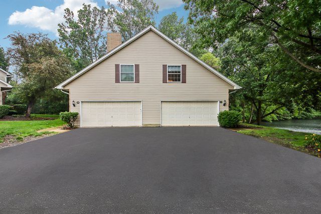 1544 Laurel Oaks Drive, Streamwood, IL 60107