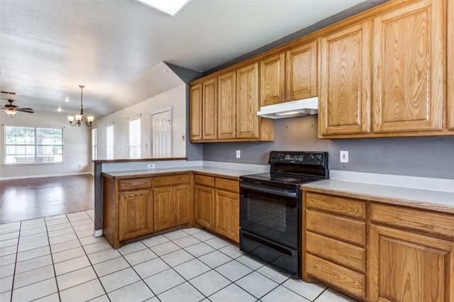 1008 Treys Court, Sanger, TX 76266