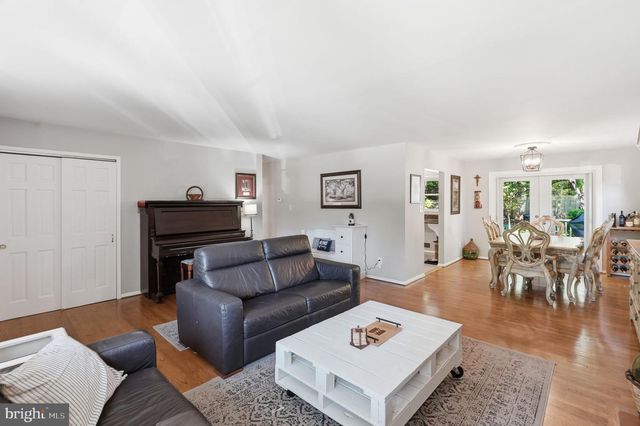 5414 QUEENSBERRY AVE, Springfield, VA 22151
