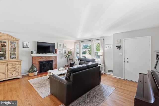 5414 QUEENSBERRY AVE, Springfield, VA 22151