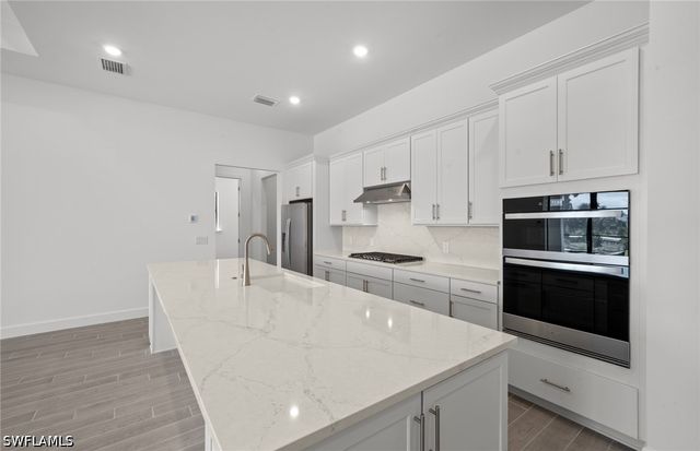 2082 Don Benito WAY, Naples, FL 34120