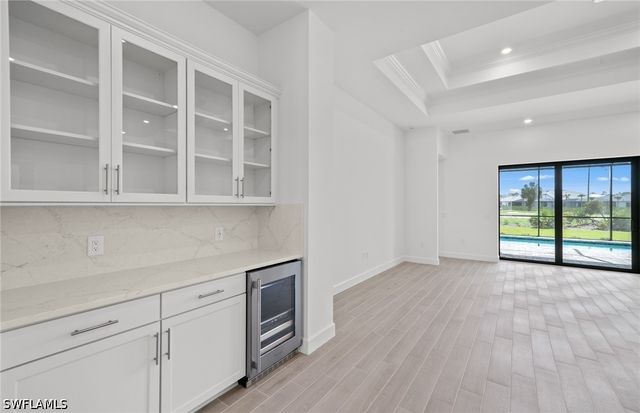 2082 Don Benito WAY, Naples, FL 34120