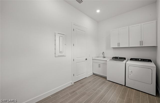 2082 Don Benito WAY, Naples, FL 34120