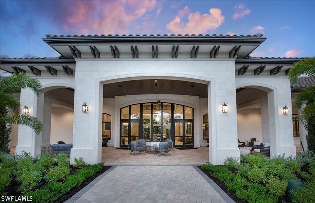 2082 Don Benito WAY, Naples, FL 34120