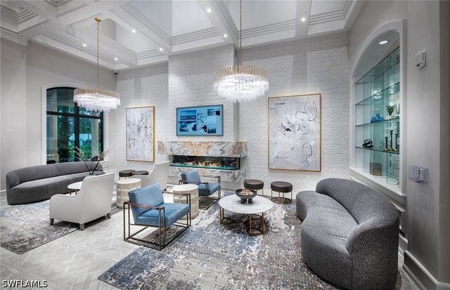 2082 Don Benito WAY, Naples, FL 34120