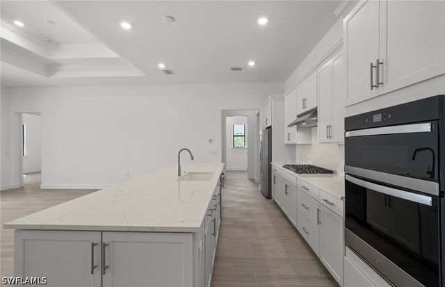 2082 Don Benito WAY, Naples, FL 34120