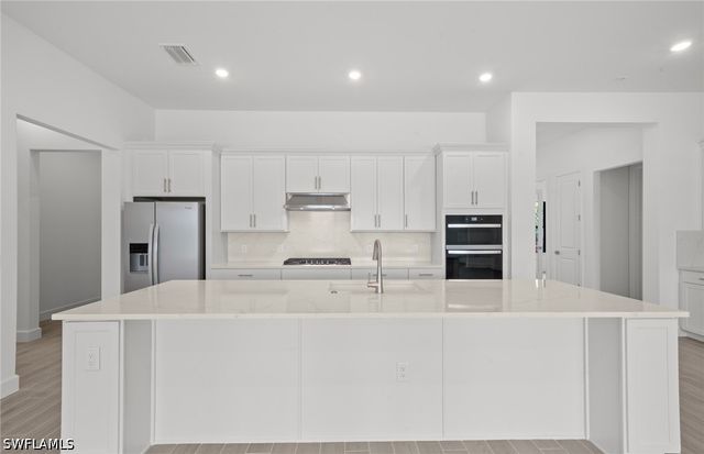 2082 Don Benito WAY, Naples, FL 34120