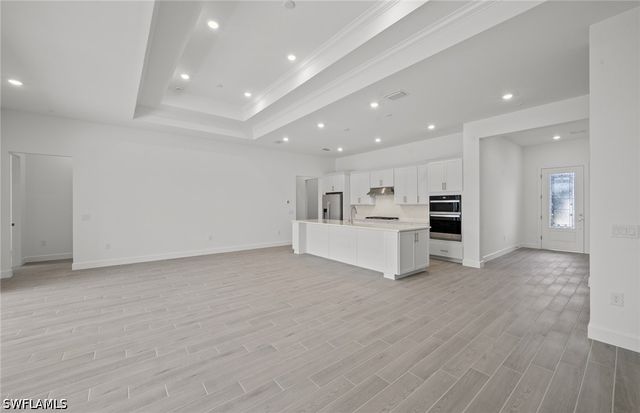 2082 Don Benito WAY, Naples, FL 34120