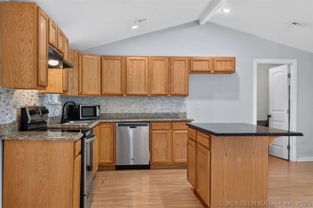 319 W Bryan Avenue, Sapulpa, OK 74066