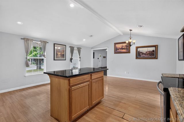 319 W Bryan Avenue, Sapulpa, OK 74066