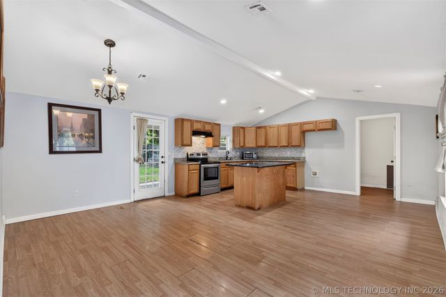 319 W Bryan Avenue, Sapulpa, OK 74066