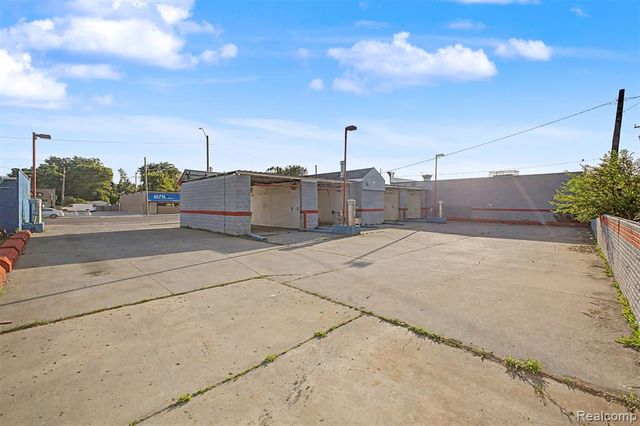 19639 W Warren Avenue, Detroit, MI 48228
