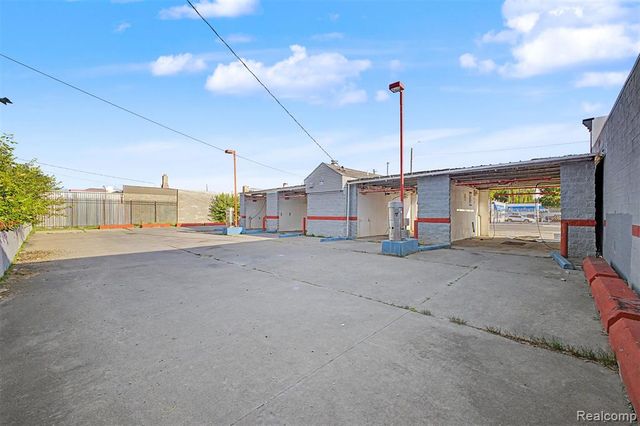 19639 W Warren Avenue, Detroit, MI 48228