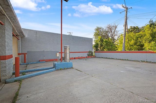 19639 W Warren Avenue, Detroit, MI 48228