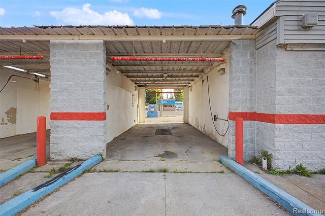 19639 W Warren Avenue, Detroit, MI 48228