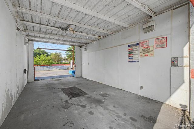 19639 W Warren Avenue, Detroit, MI 48228