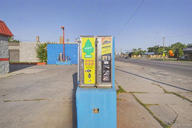 19639 W Warren Avenue, Detroit, MI 48228