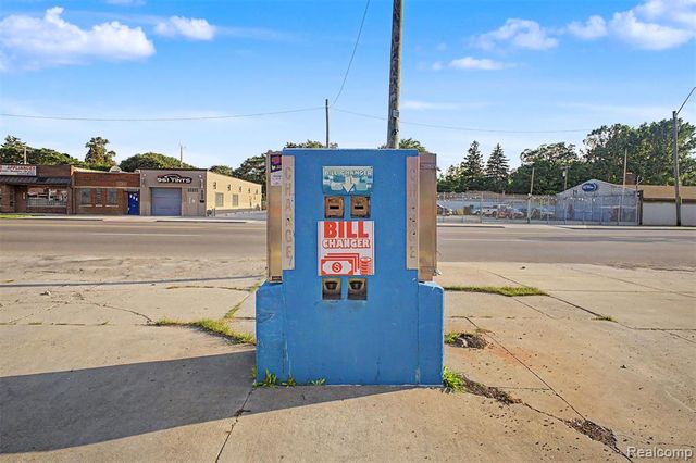 19639 W Warren Avenue, Detroit, MI 48228