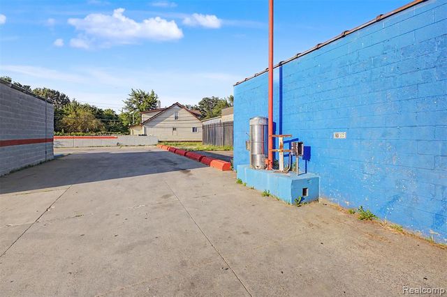 19639 W Warren Avenue, Detroit, MI 48228