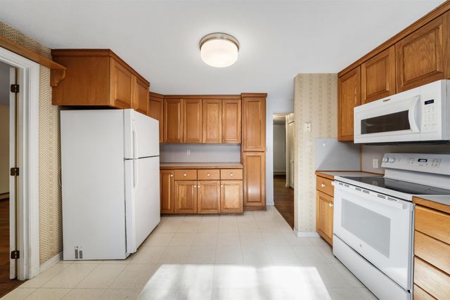 14 Denbow Road, Durham, NH 03824
