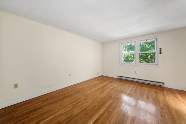 14 Denbow Road, Durham, NH 03824