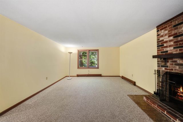 14 Denbow Road, Durham, NH 03824