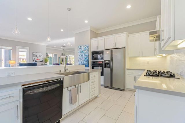 2 Pyramid Lake Court, Rancho Mirage, CA 92270