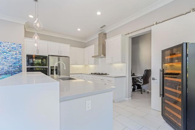 2 Pyramid Lake Court, Rancho Mirage, CA 92270