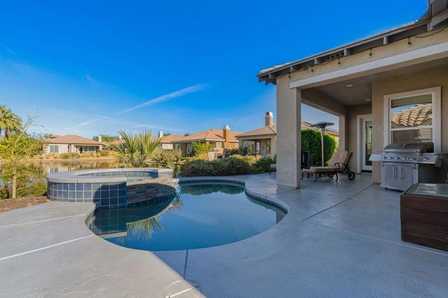 2 Pyramid Lake Court, Rancho Mirage, CA 92270