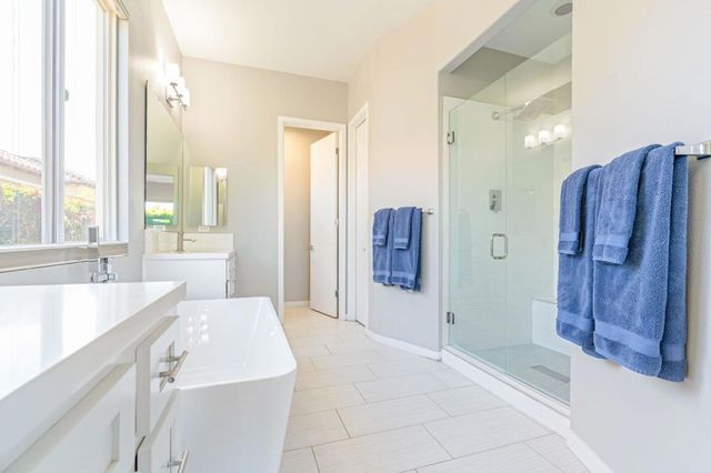 2 Pyramid Lake Court, Rancho Mirage, CA 92270