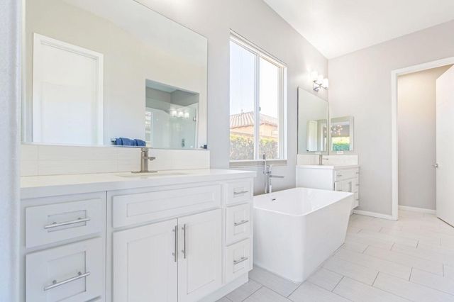 2 Pyramid Lake Court, Rancho Mirage, CA 92270