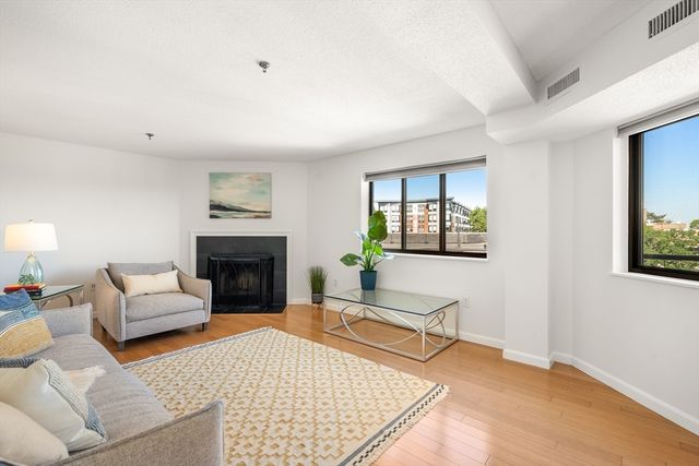 147 Kelton St 704, Boston, MA 02134