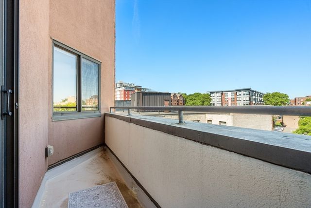 147 Kelton St 704, Boston, MA 02134
