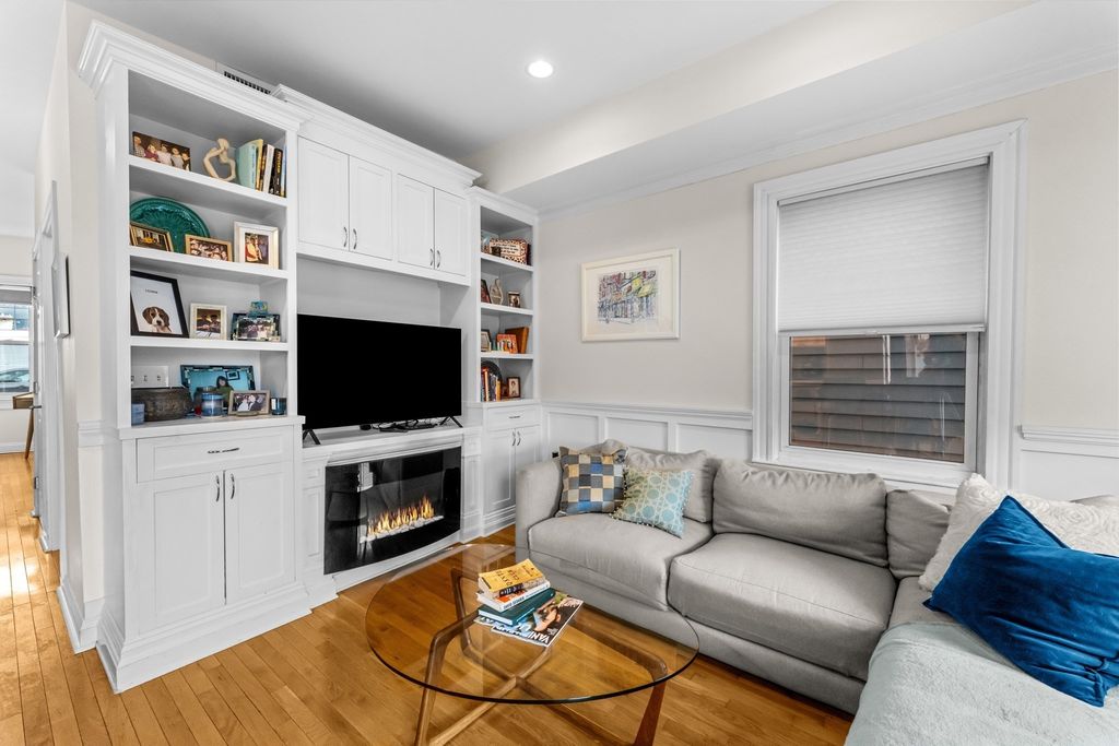 16 Emerson St 1, Boston, MA 02127