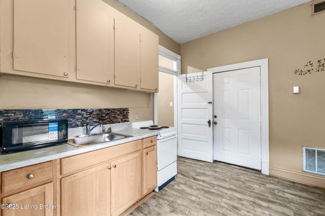 3846 Southern Pkwy, Louisville, KY 40214