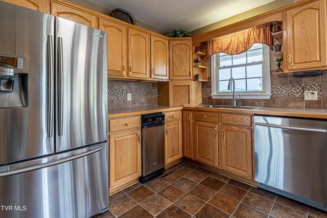29349 Hawthorne Drive, Meadowview, VA 24361