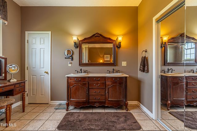 29349 Hawthorne Drive, Meadowview, VA 24361