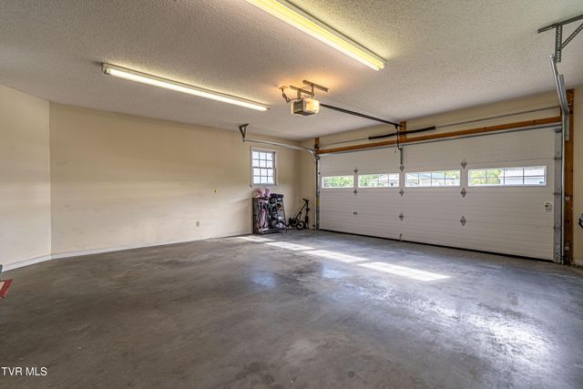 29349 Hawthorne Drive, Meadowview, VA 24361