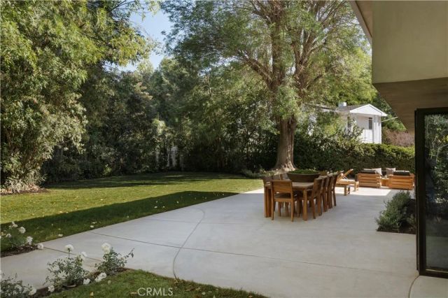 5557 Franrivers Avenue, Woodland Hills, CA 91367