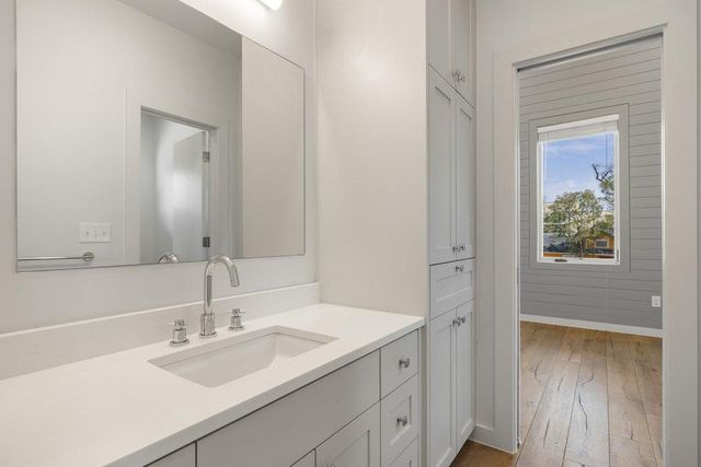 1605 Willow ST A, Austin, TX 78702