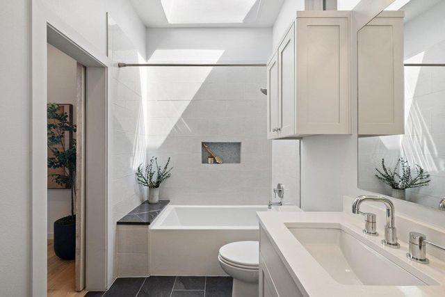 1605 Willow ST A, Austin, TX 78702