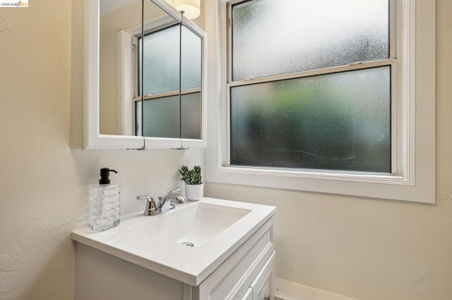 922 Carmel Ave, Albany, CA 94706