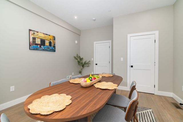 13 Arlington St A, Somerville, MA 02145