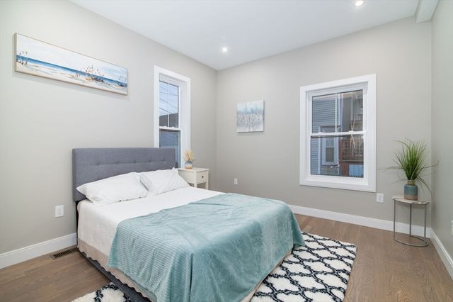 13 Arlington St A, Somerville, MA 02145