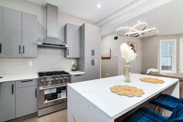 13 Arlington St A, Somerville, MA 02145