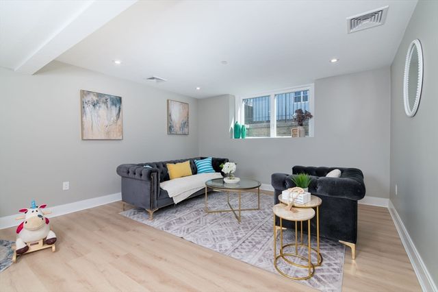 13 Arlington St A, Somerville, MA 02145